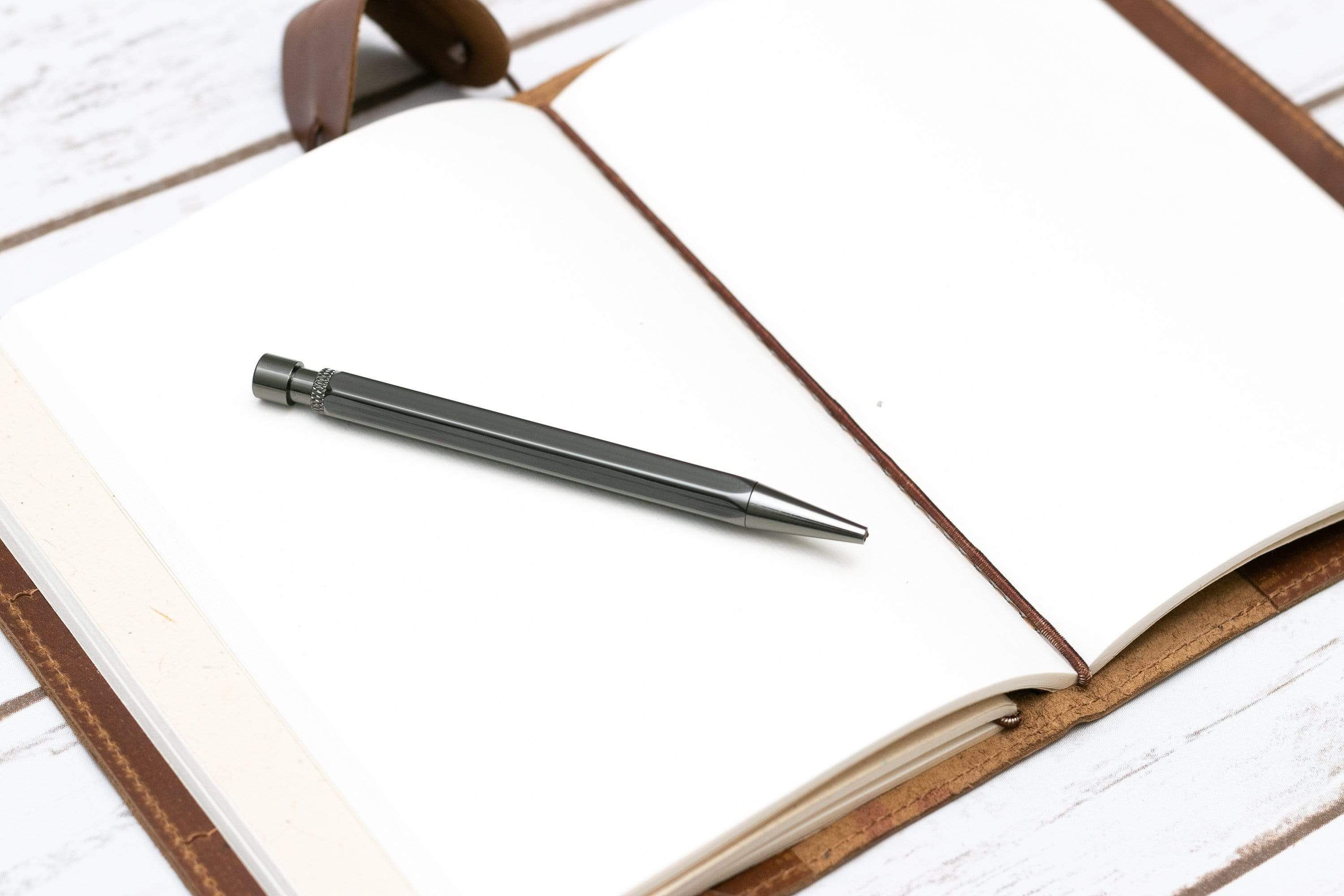 Soothi A5 Refillable Leather Traveler's Journal - Classic Design with Pockets, Pen Slot & Tree-Free Paper Soothi